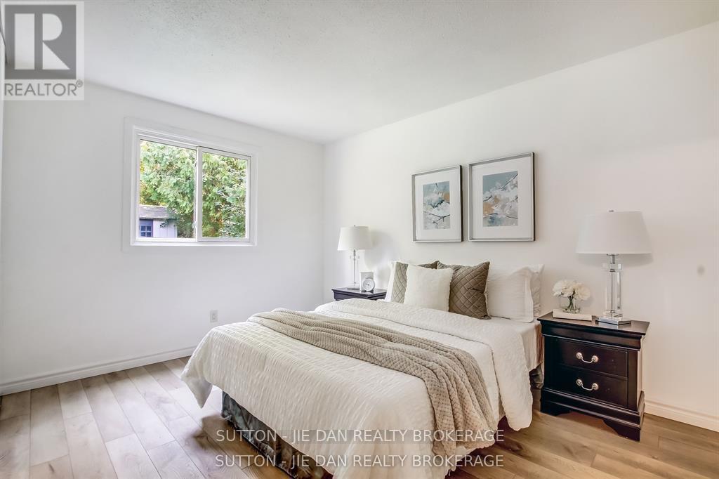 15 Hawthorne Road, London North (North F), Ontario  N6G 2W9 - Photo 11 - X12480051