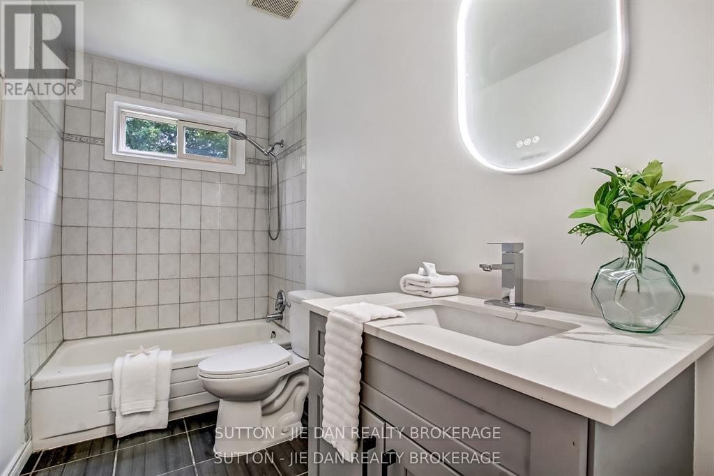 15 Hawthorne Road, London North (North F), Ontario  N6G 2W9 - Photo 13 - X12480051