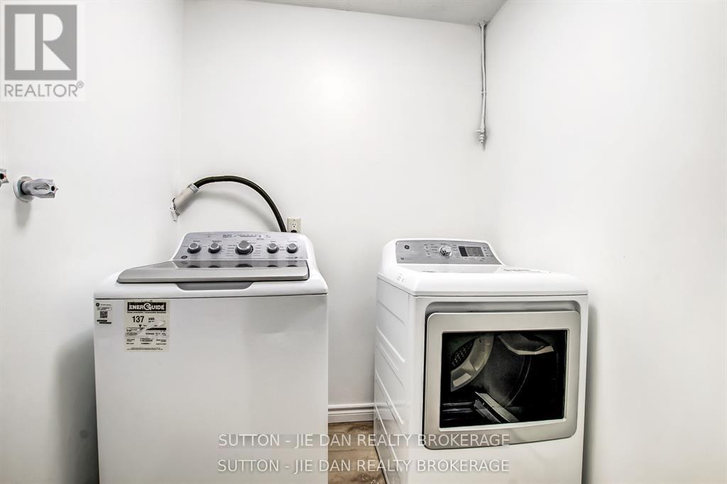 15 Hawthorne Road, London North (North F), Ontario  N6G 2W9 - Photo 14 - X12480051