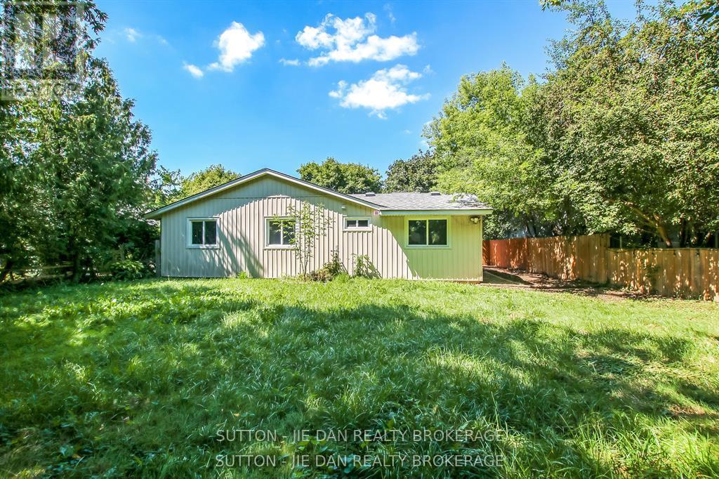 15 Hawthorne Road, London North (North F), Ontario  N6G 2W9 - Photo 15 - X12480051