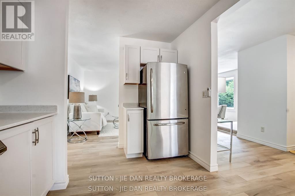 15 Hawthorne Road, London North (North F), Ontario  N6G 2W9 - Photo 8 - X12480051
