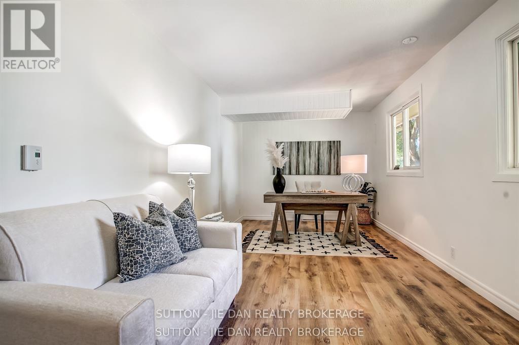 15 Hawthorne Road, London North (North F), Ontario  N6G 2W9 - Photo 9 - X12480051