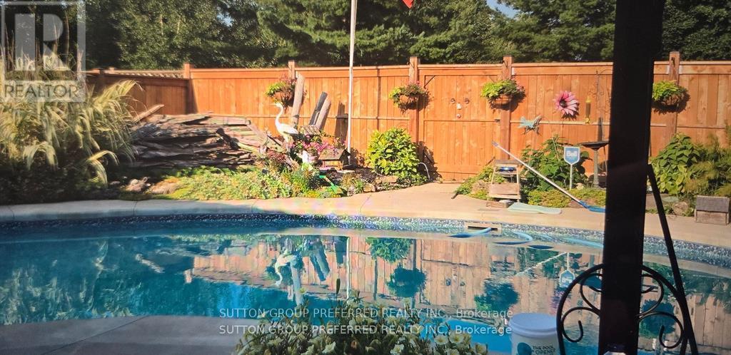 303 Admiral Drive, London East, Ontario  N5V 1J2 - Photo 31 - X12480073