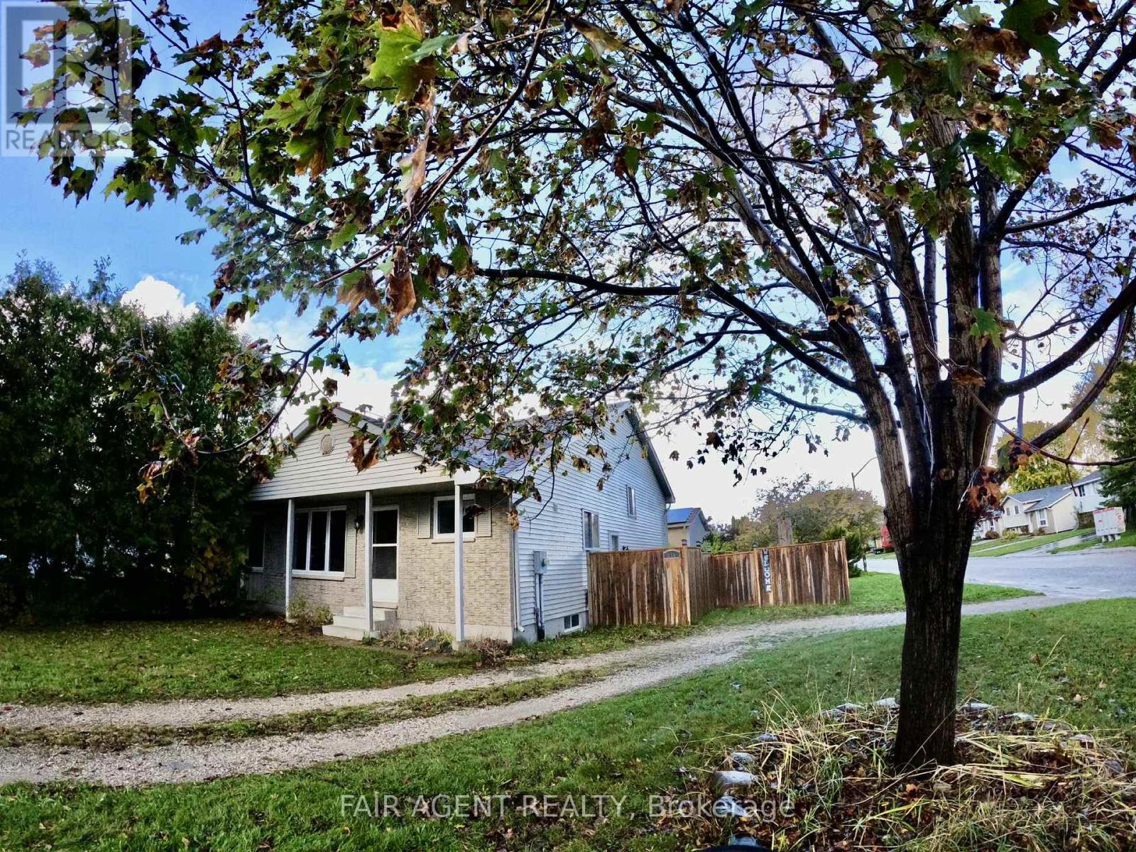 655 Hunter Street, Kincardine, Ontario  N2Z 1S2 - Photo 3 - X12480106