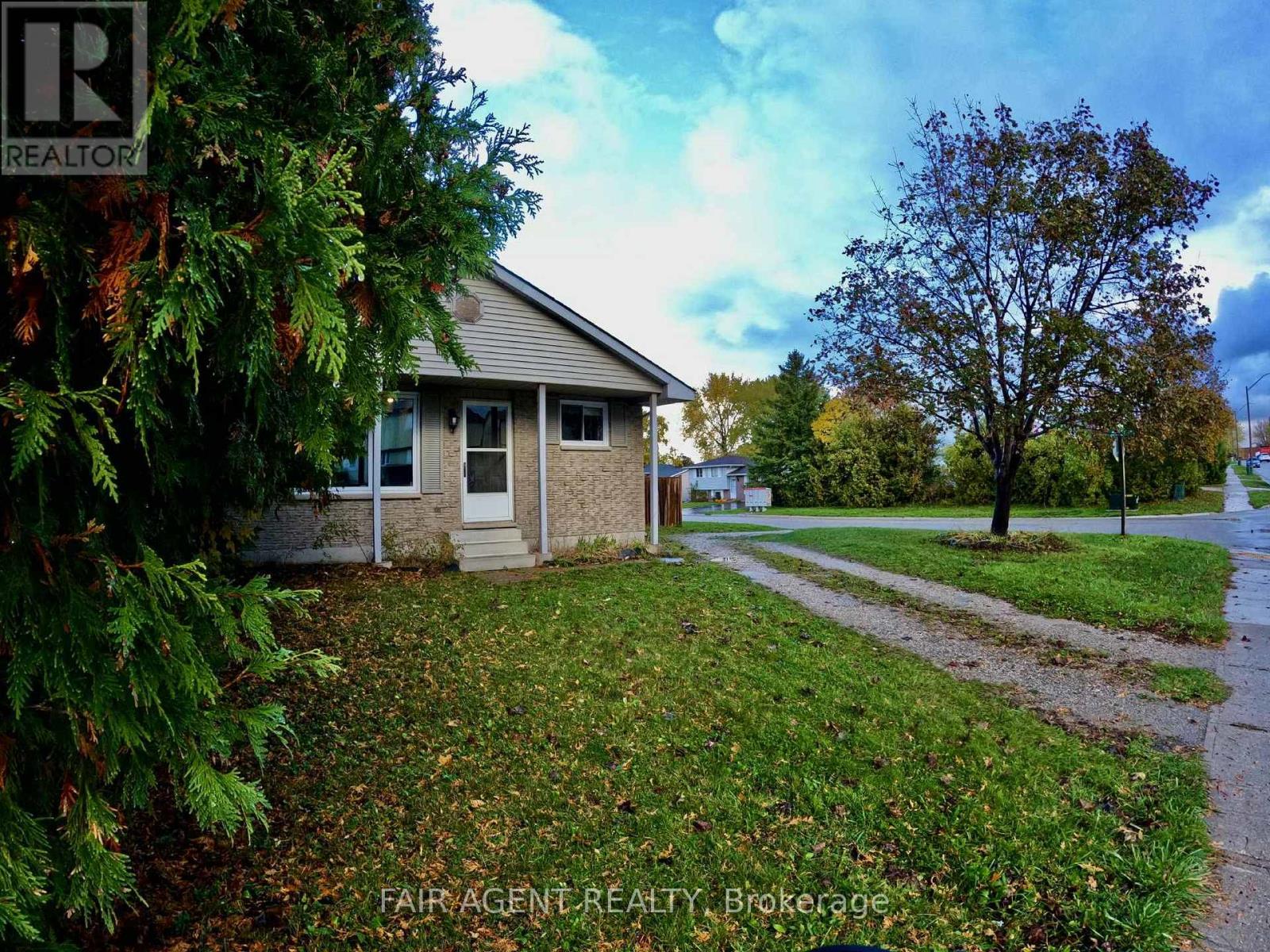 655 Hunter Street, Kincardine, Ontario  N2Z 1S2 - Photo 4 - X12480106