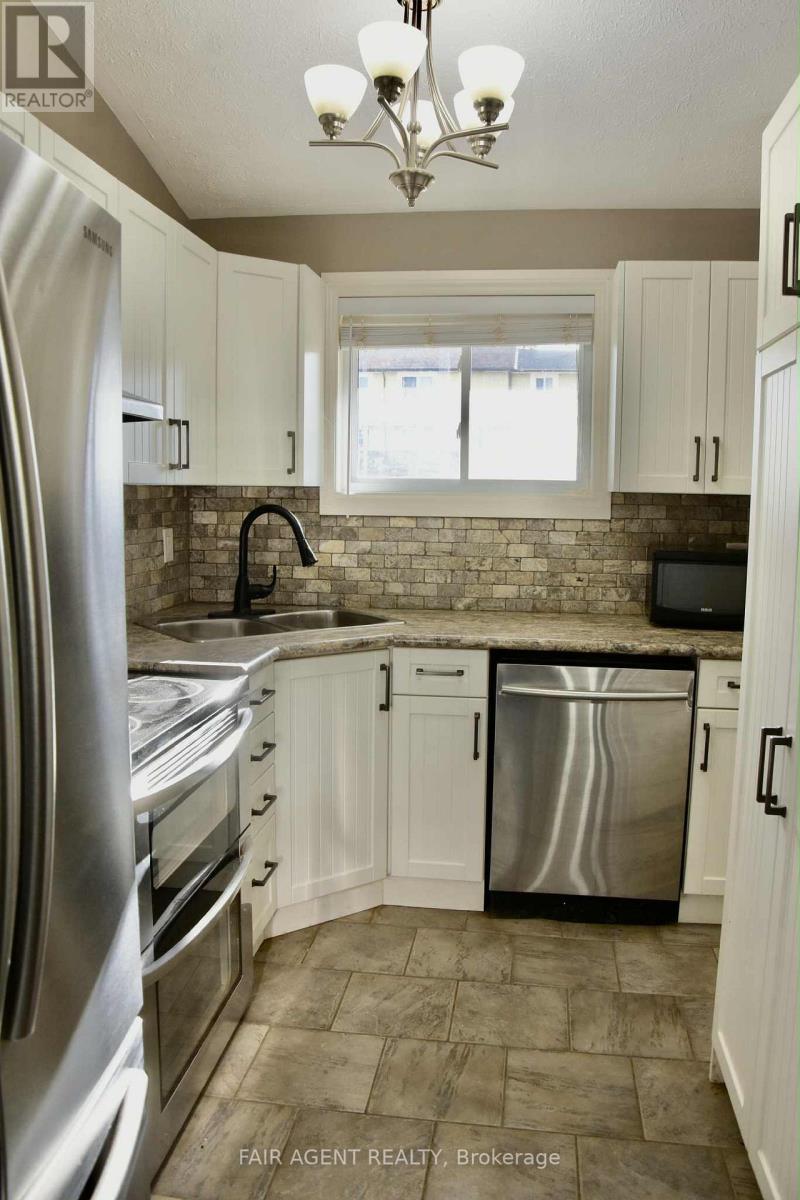 655 Hunter Street, Kincardine, Ontario  N2Z 1S2 - Photo 5 - X12480106