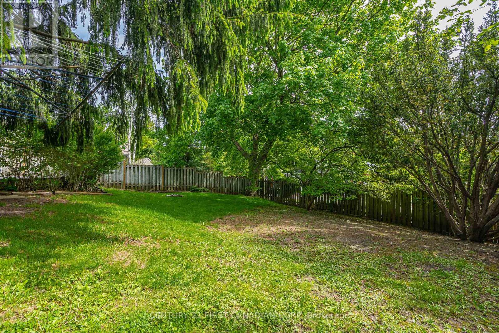 24 Bartlett Crescent, London South, Ontario  N6K 1W4 - Photo 34 - X12480147