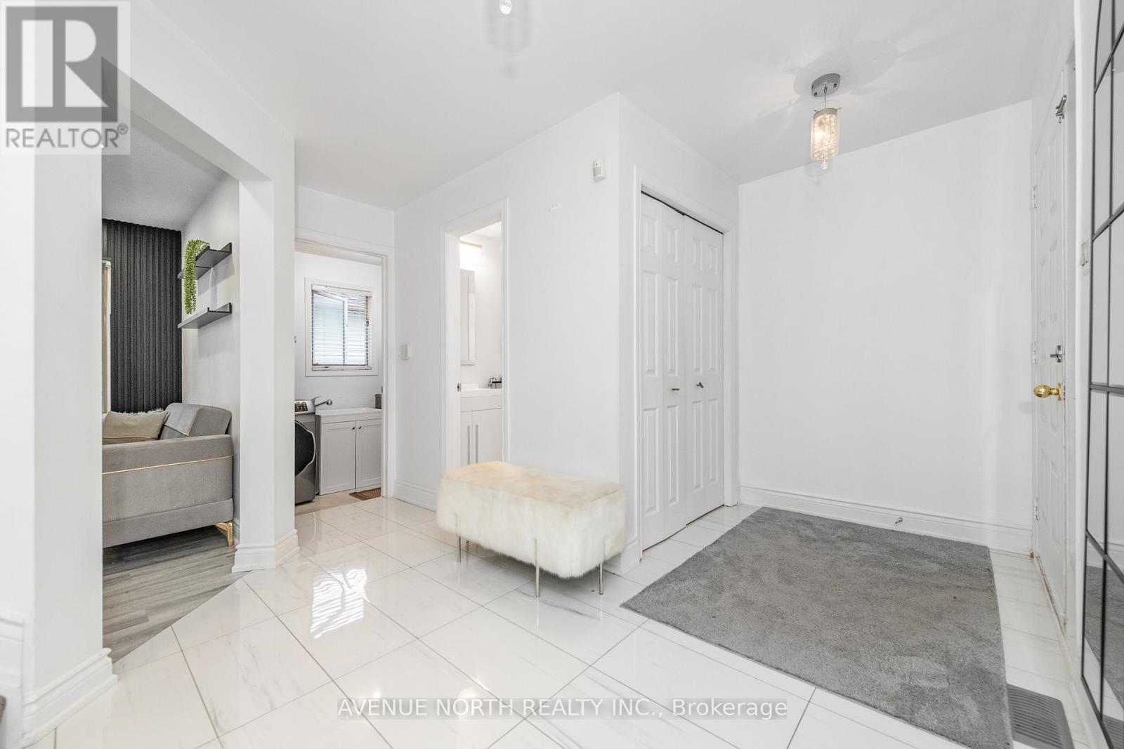 2163 Johnston Road, Ottawa, Ontario  K1G 5K2 - Photo 4 - X12480108