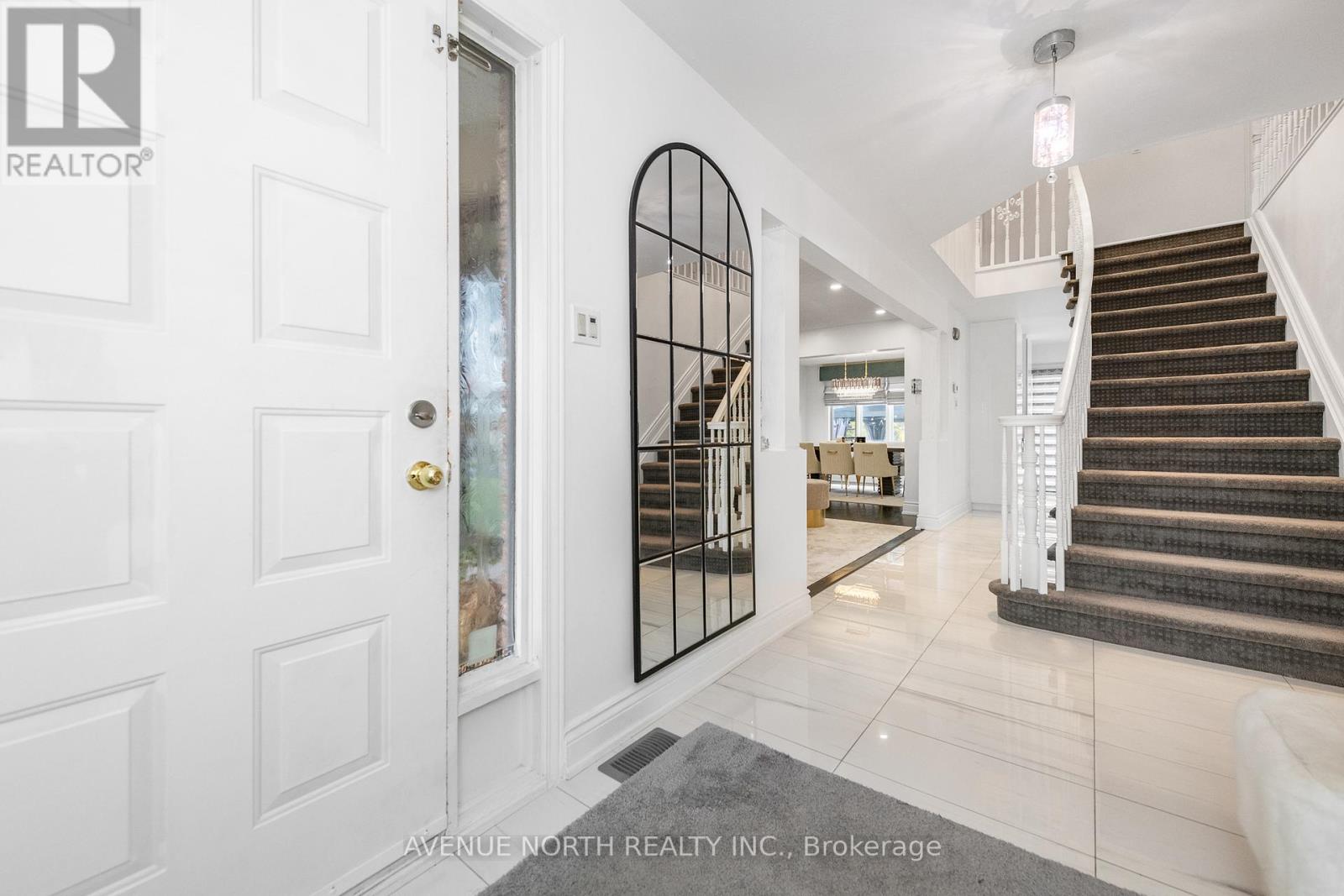 2163 Johnston Road, Ottawa, Ontario  K1G 5K2 - Photo 5 - X12480108