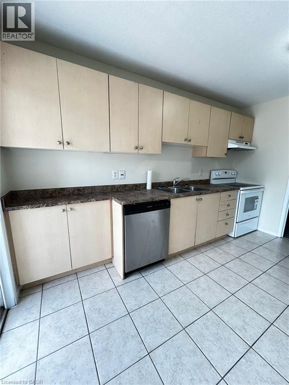 12 Holborn Drive Unit# D30, Kitchener, Ontario  N2A 1A4 - Photo 3 - 40781621