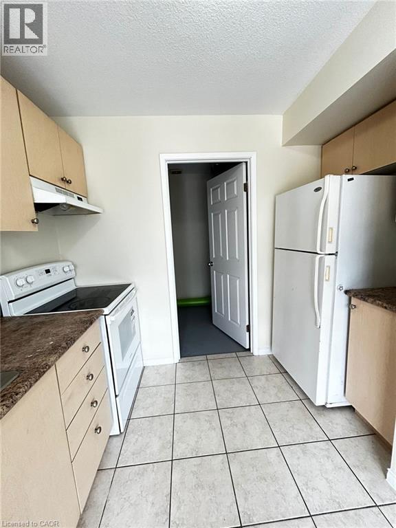 12 Holborn Drive Unit# D30, Kitchener, Ontario  N2A 1A4 - Photo 4 - 40781621