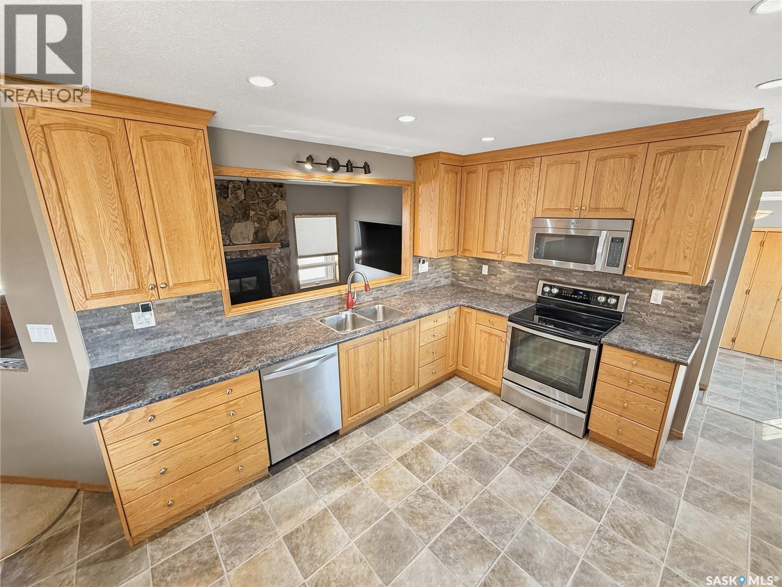 50 1st Avenue Sw, Swift Current, Saskatchewan  S9H 3G9 - Photo 6 - SK019661