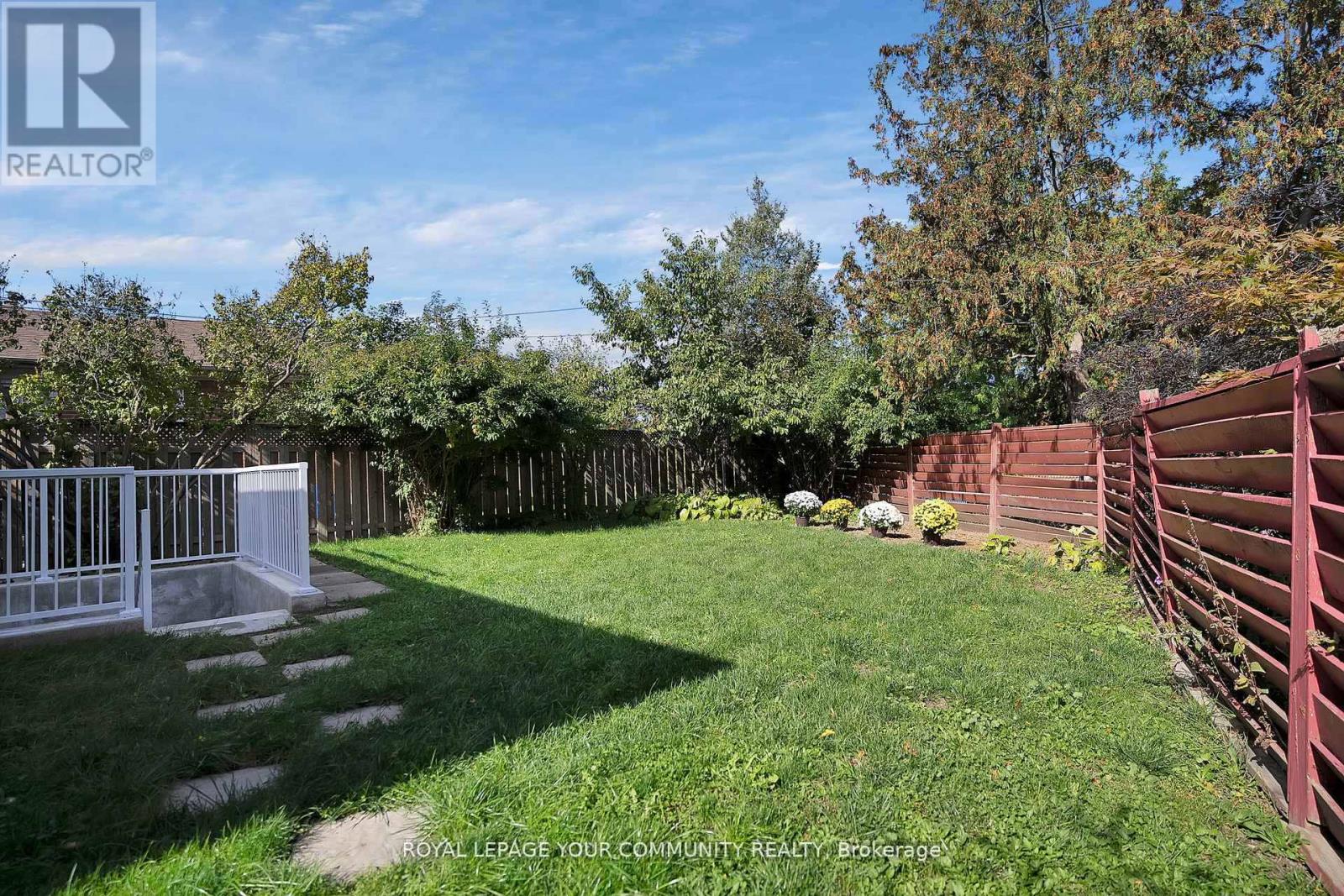 651 Burnhamthorpe Road, Toronto, Ontario  M9C 2Z1 - Photo 44 - W12479993