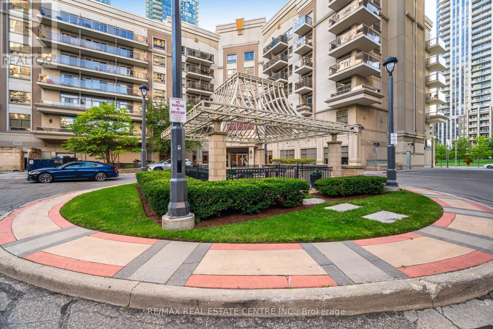 209 - 350 Princess Royal Drive, Mississauga, Ontario  L5B 4N1 - Photo 37 - W12480011