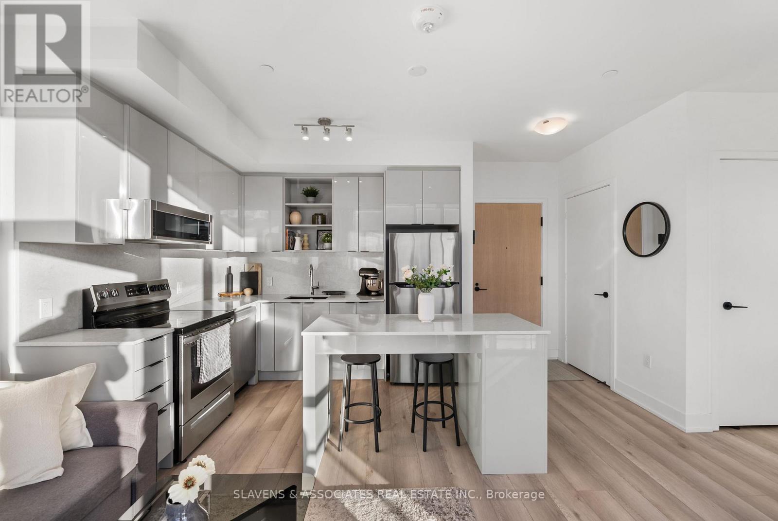 720 - 60 George Butchart Drive, Toronto, Ontario  M3K 0E1 - Photo 5 - W12480022