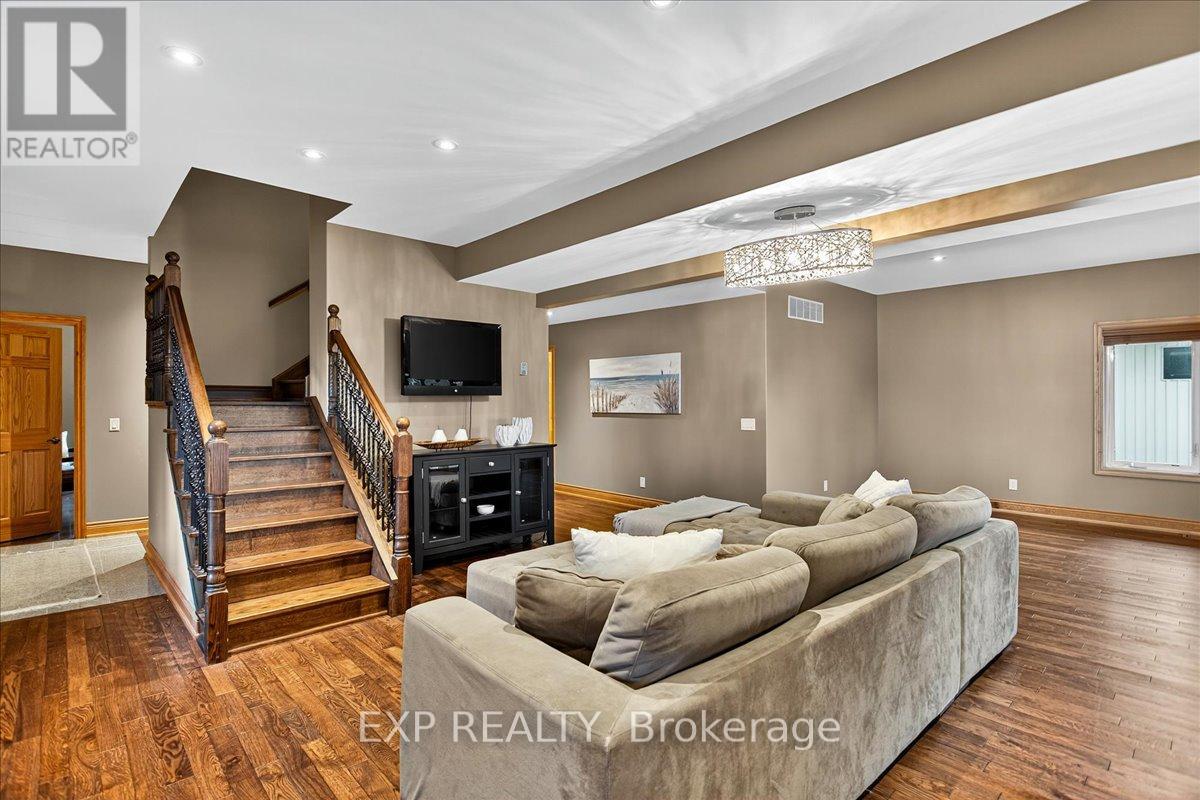 192 Sunset Boulevard, Blue Mountains, Ontario  N0H 2P0 - Photo 10 - X12479967