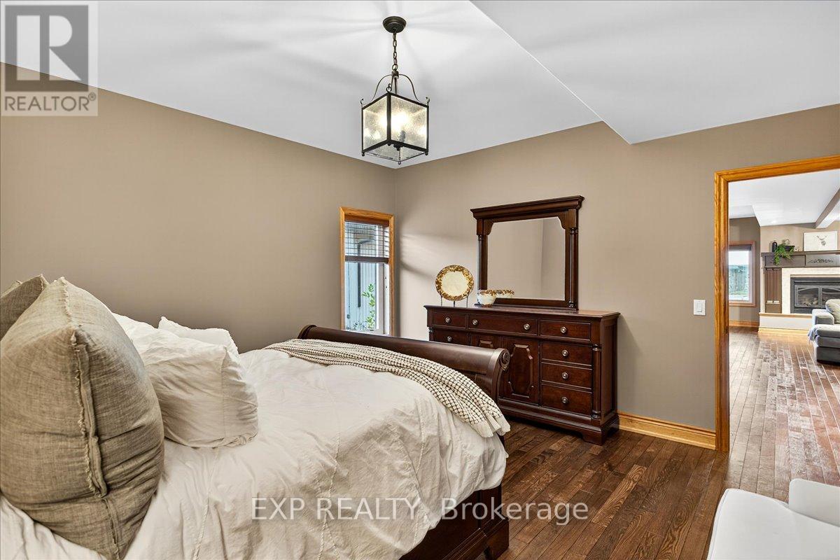 192 Sunset Boulevard, Blue Mountains, Ontario  N0H 2P0 - Photo 16 - X12479967