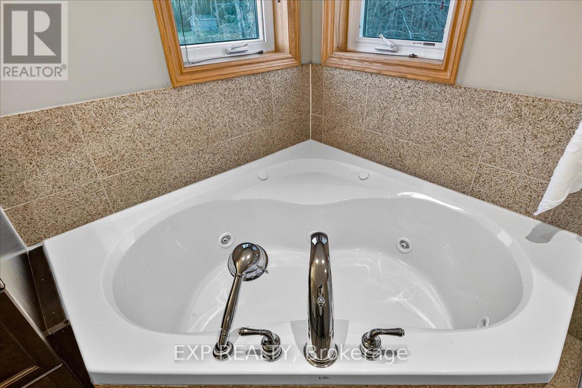192 Sunset Boulevard, Blue Mountains, Ontario  N0H 2P0 - Photo 35 - X12479967