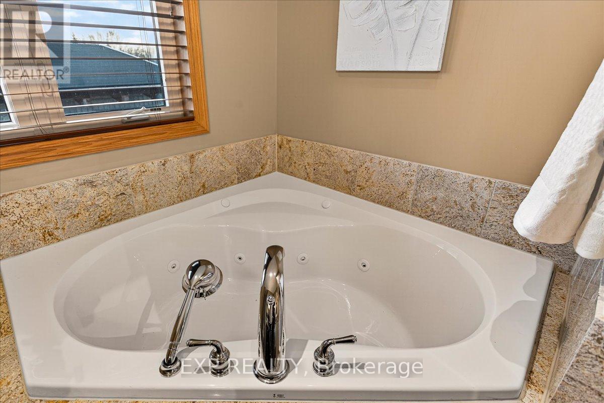 192 Sunset Boulevard, Blue Mountains, Ontario  N0H 2P0 - Photo 44 - X12479967