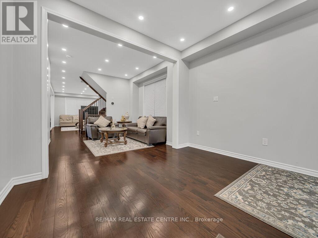19 Pickett Place, Cambridge, Ontario  N3E 0B4 - Photo 5 - X12480002
