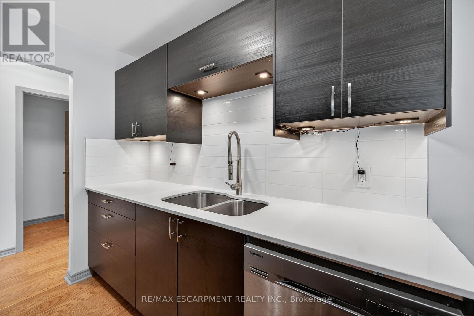 211 Birchcliffe Crescent, Hamilton, Ontario  L8T 4L1 - Photo 10 - X12480007