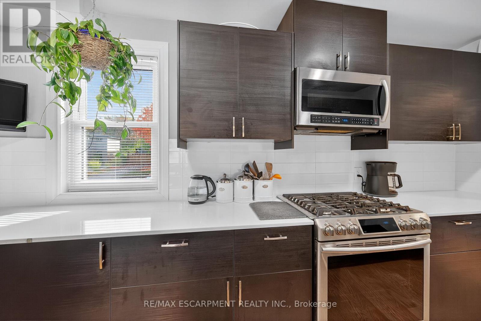 211 Birchcliffe Crescent, Hamilton, Ontario  L8T 4L1 - Photo 11 - X12480007