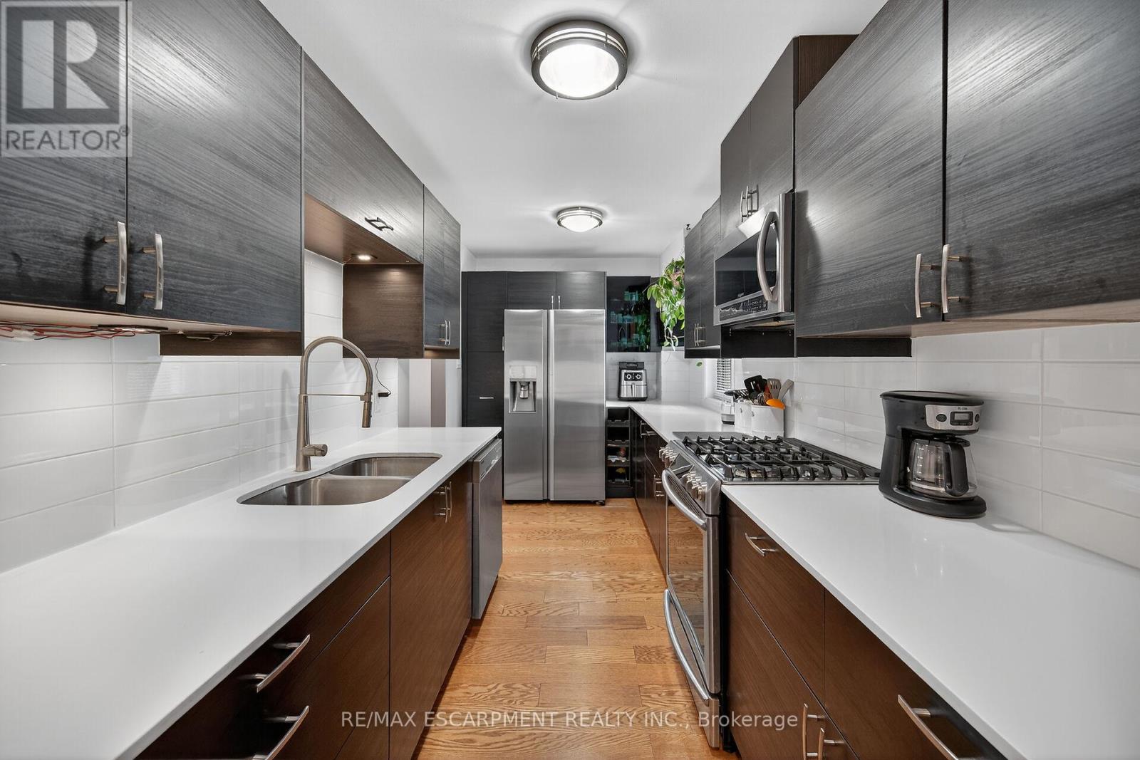 211 Birchcliffe Crescent, Hamilton, Ontario  L8T 4L1 - Photo 6 - X12480007