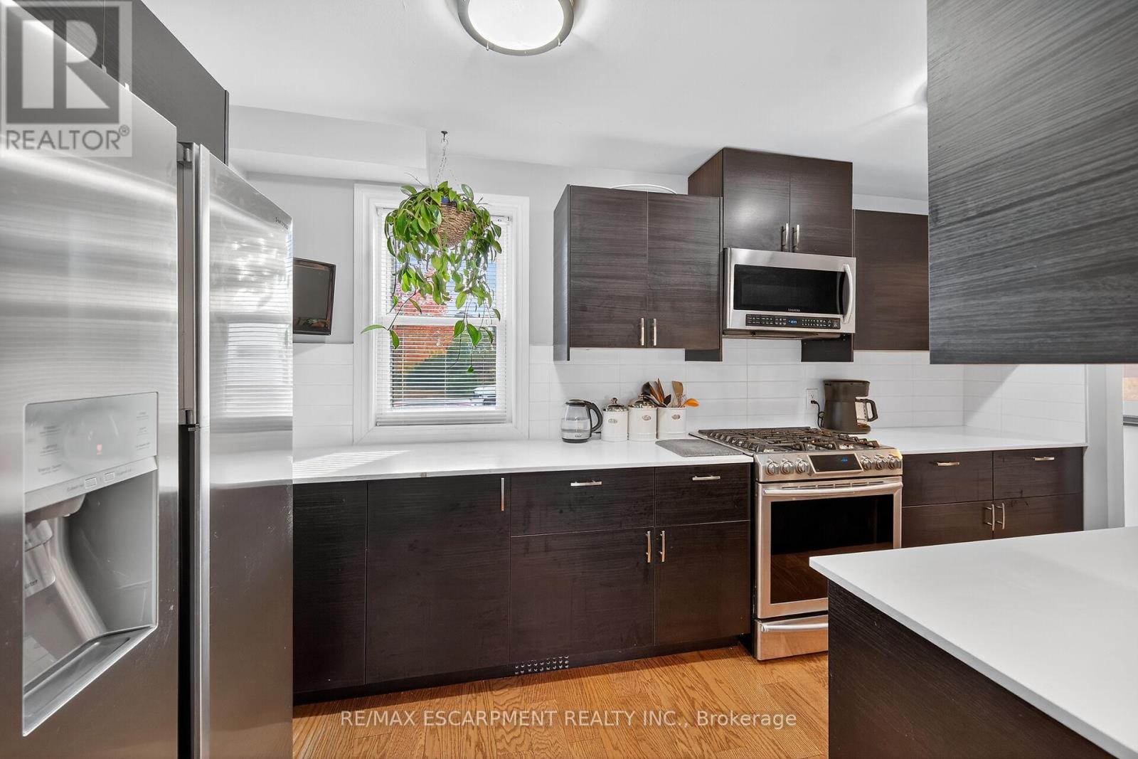 211 Birchcliffe Crescent, Hamilton, Ontario  L8T 4L1 - Photo 8 - X12480007