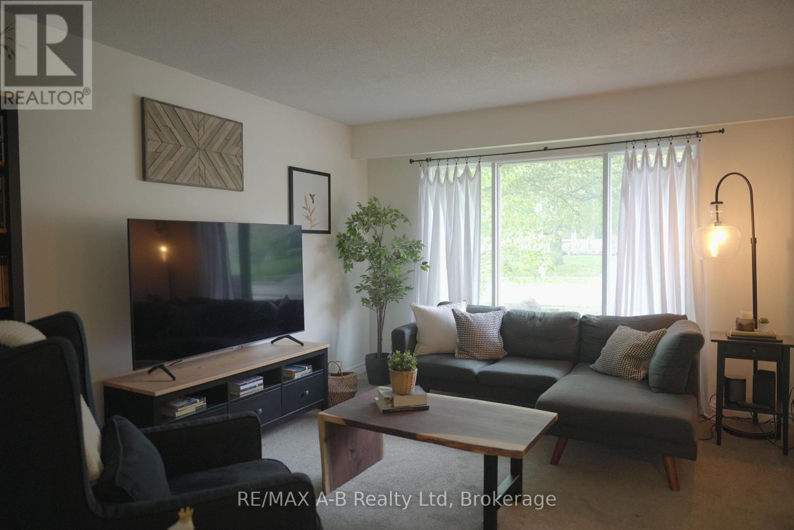 A - 175 Vermont Street, Waterloo, Ontario  N2J 2M9 - Photo 5 - X12480134