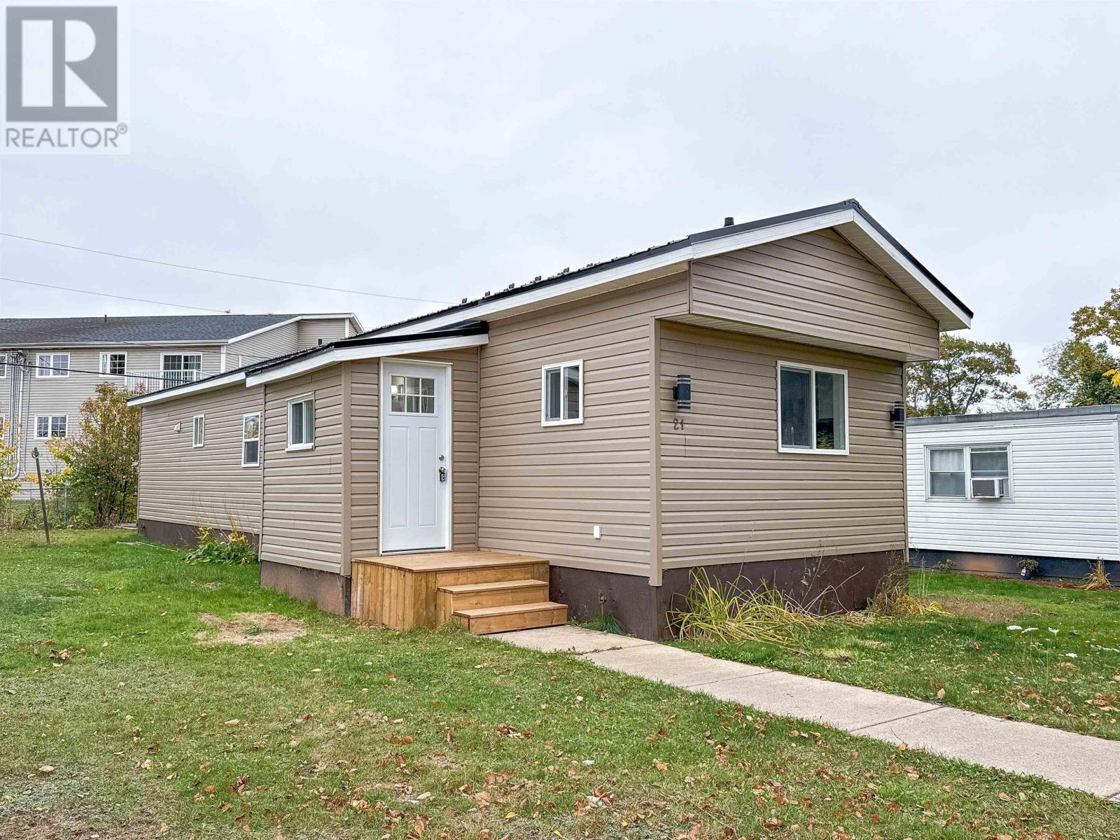 21 Park Avenue, Charlottetown, Prince Edward Island  C1A 6R4 - Photo 1 - 202526522