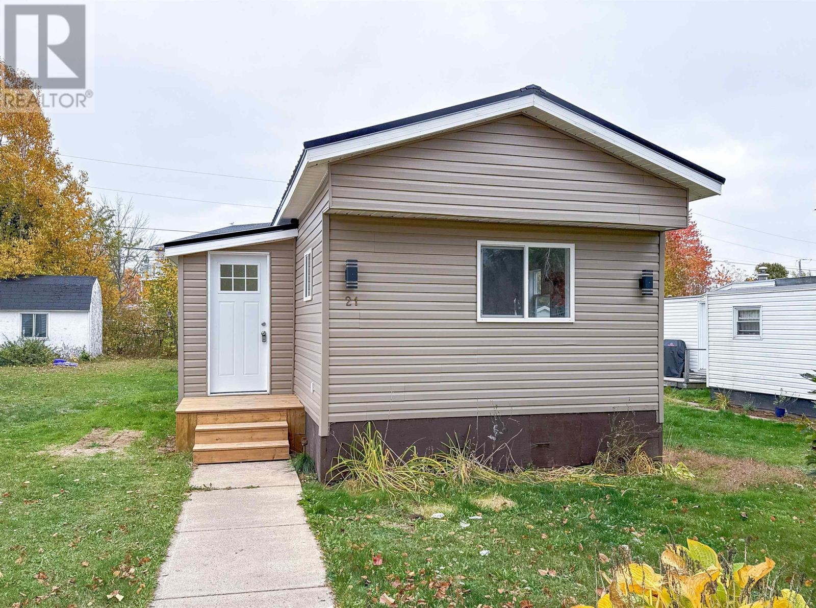 21 Park Avenue, Charlottetown, Prince Edward Island  C1A 6R4 - Photo 2 - 202526522