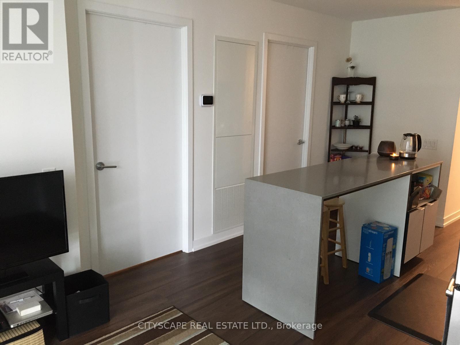 912 - 4065 Confederation Parkway, Mississauga, Ontario  L5M 0G2 - Photo 2 - W12479664