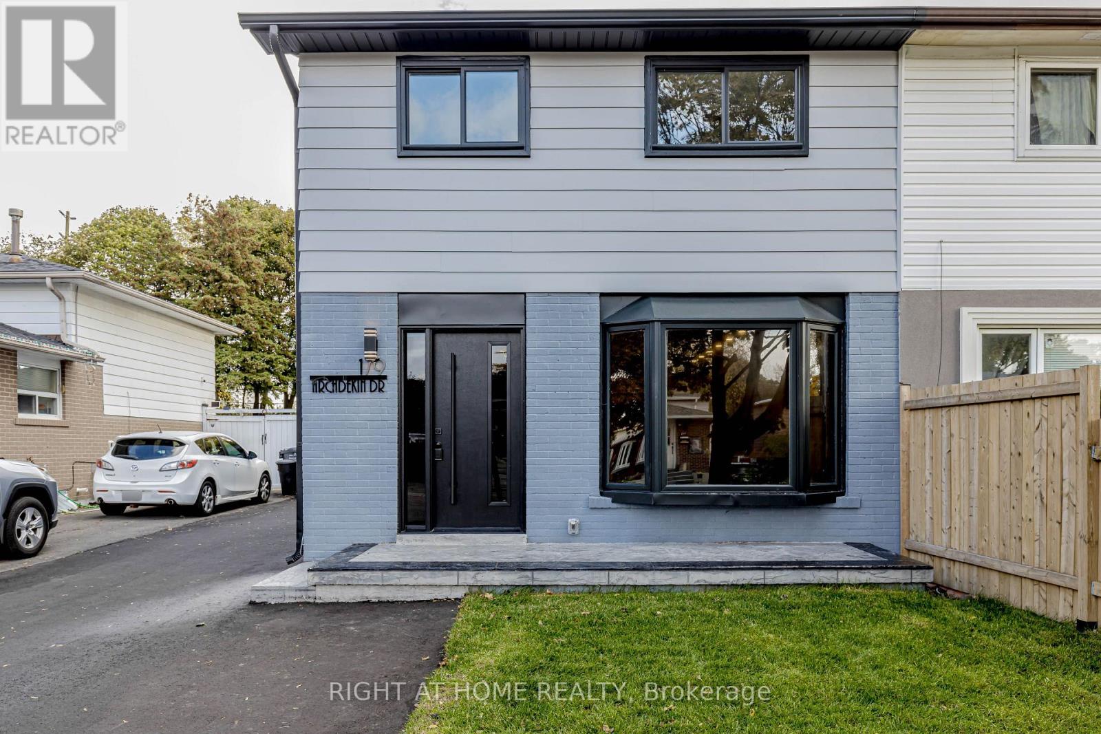 179 Archdekin Drive, Brampton, Ontario  L6V 1Y8 - Photo 5 - W12465631