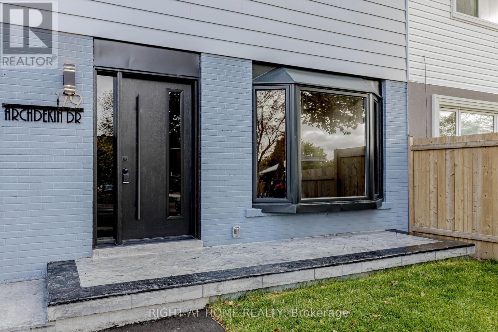 179 Archdekin Drive, Brampton, Ontario  L6V 1Y8 - Photo 6 - W12465631