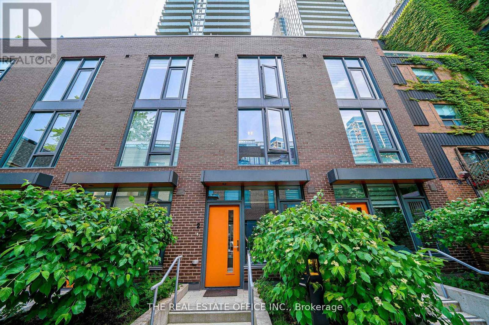 TH 2 - 33 DUNDONALD STREET S, Toronto, Ontario