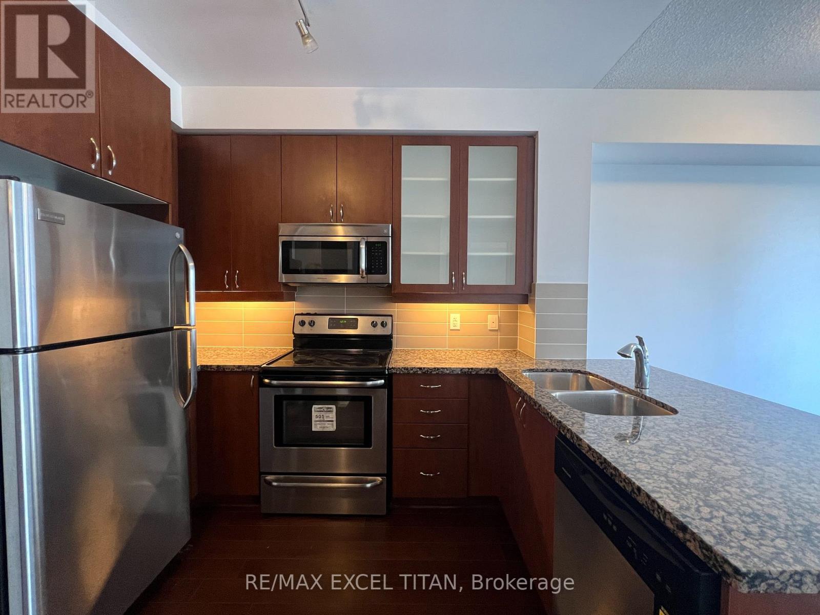 607 - 111 Upper Duke Crescent, Markham, Ontario  L6G 0C8 - Photo 3 - N12479983