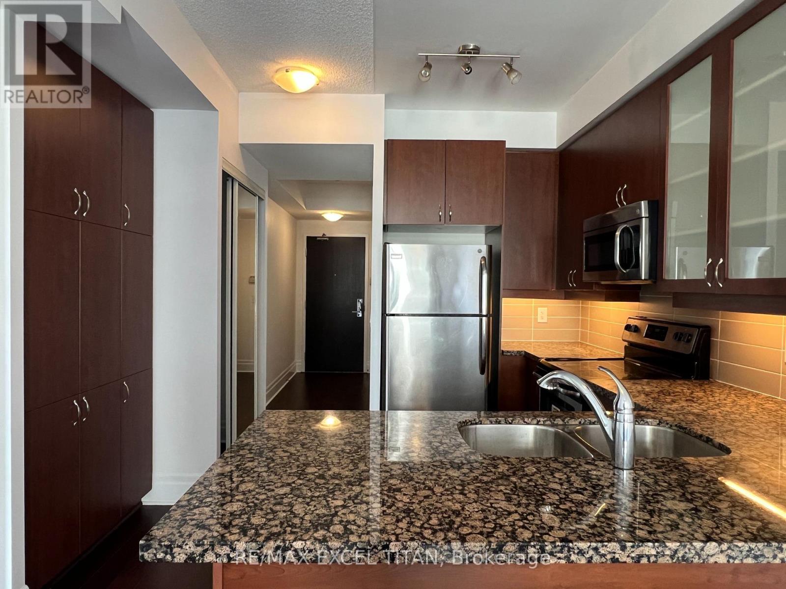 607 - 111 Upper Duke Crescent, Markham, Ontario  L6G 0C8 - Photo 2 - N12479983
