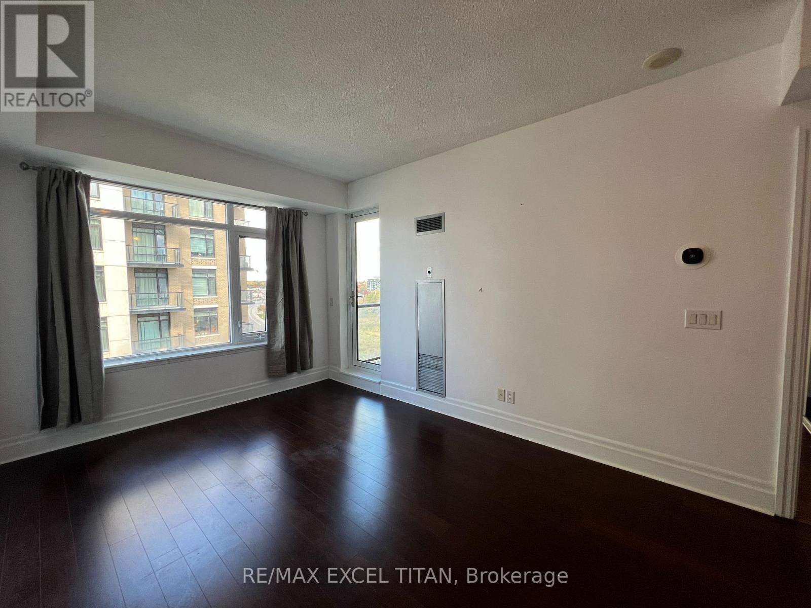 607 - 111 Upper Duke Crescent, Markham, Ontario  L6G 0C8 - Photo 4 - N12479983