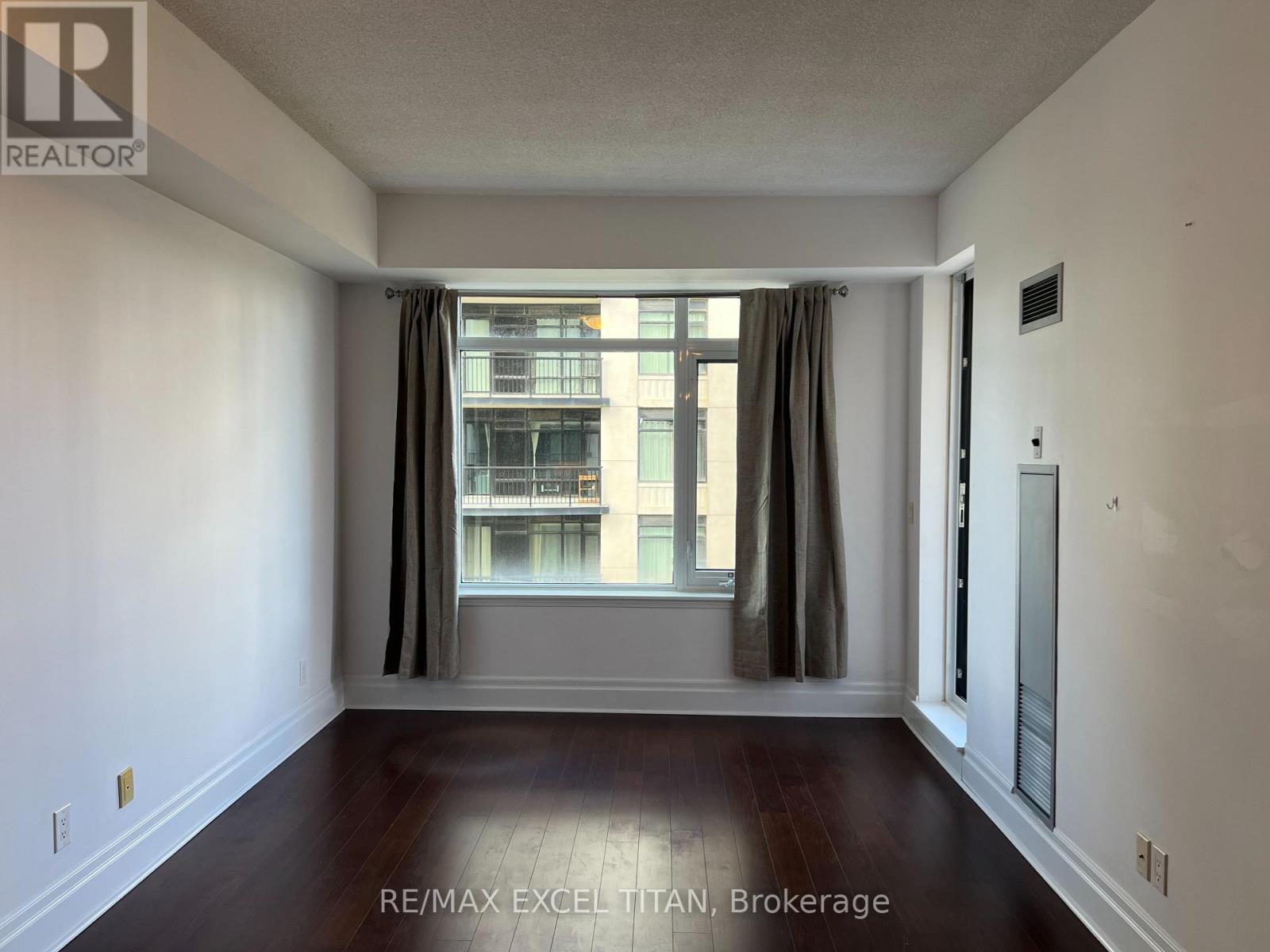 607 - 111 Upper Duke Crescent, Markham, Ontario  L6G 0C8 - Photo 5 - N12479983