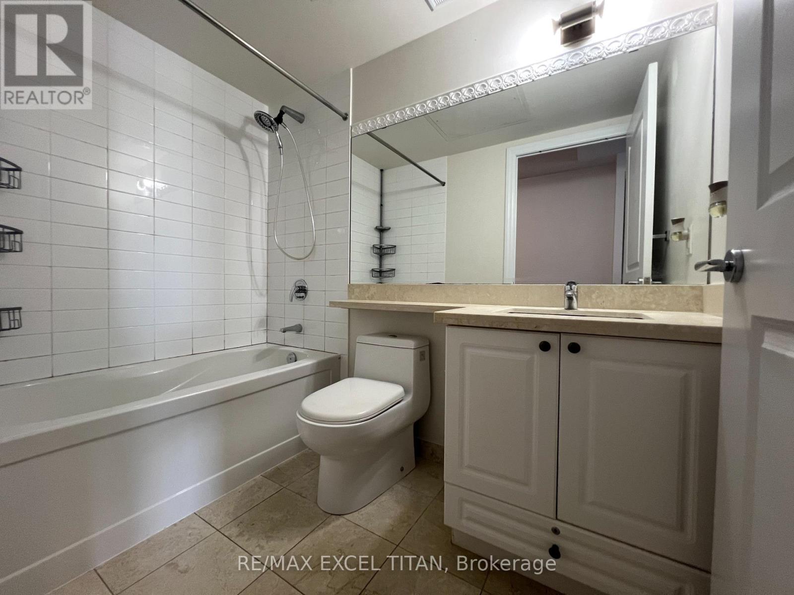 607 - 111 Upper Duke Crescent, Markham, Ontario  L6G 0C8 - Photo 7 - N12479983
