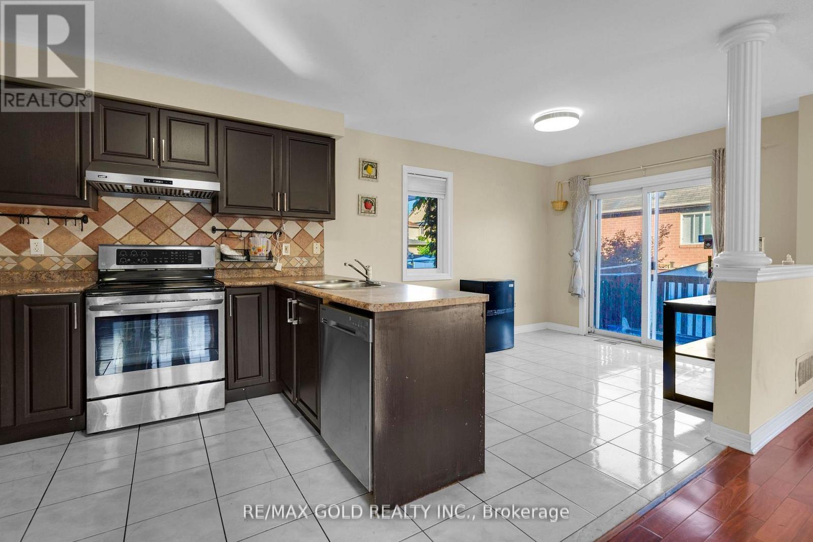 41 Fallstar Crescent, Brampton, Ontario  L7A 2J6 - Photo 25 - W12475081