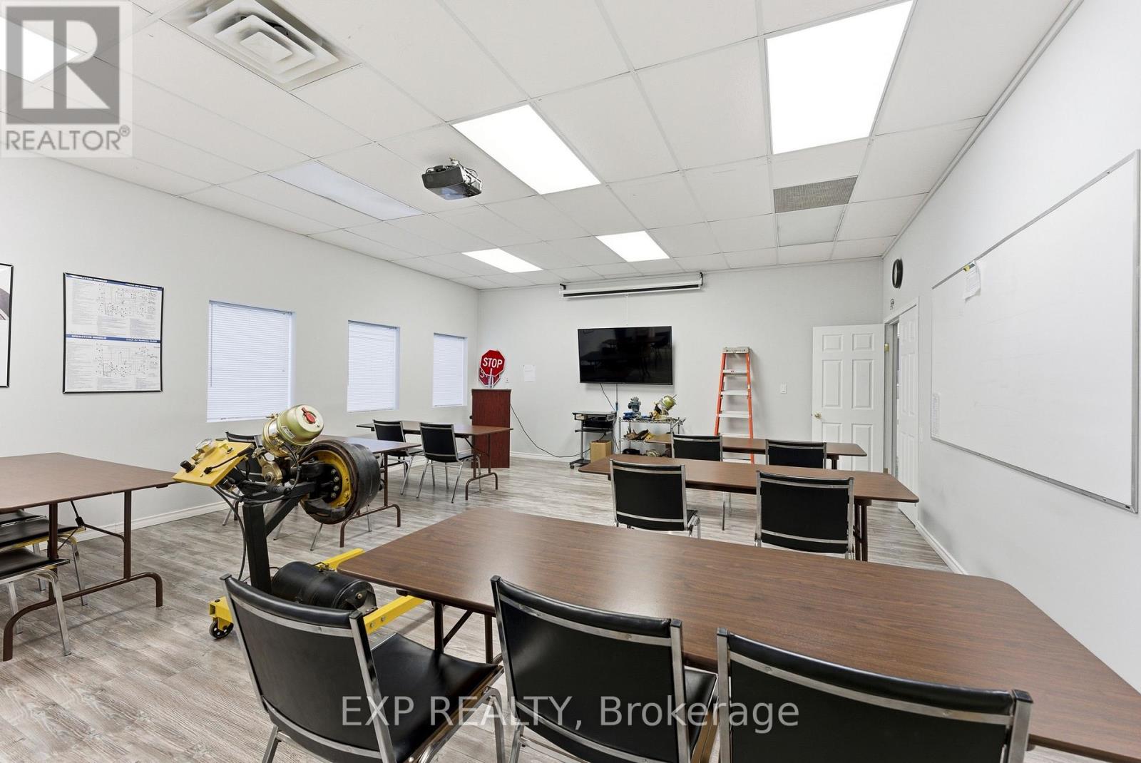 145 Industrial Boulevard, Greater Napanee (Greater Napanee), Ontario  K7R 3Z2 - Photo 32 - X12480232