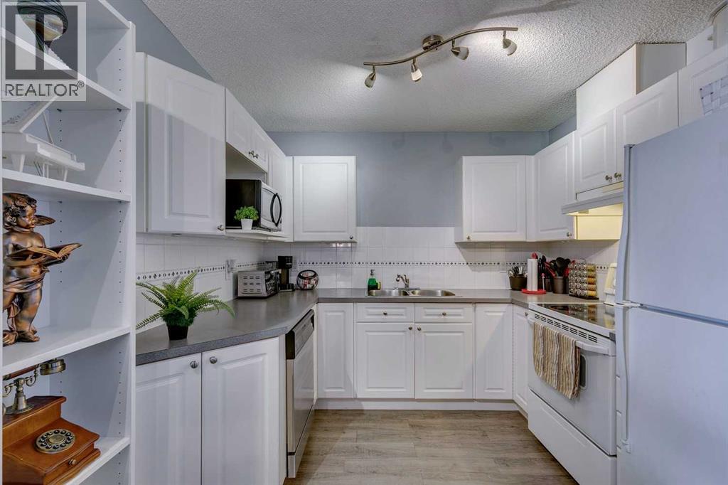 305, 7 Harvest Gold Manor Ne, Calgary, Alberta  T3K 4Y3 - Photo 6 - A2266117