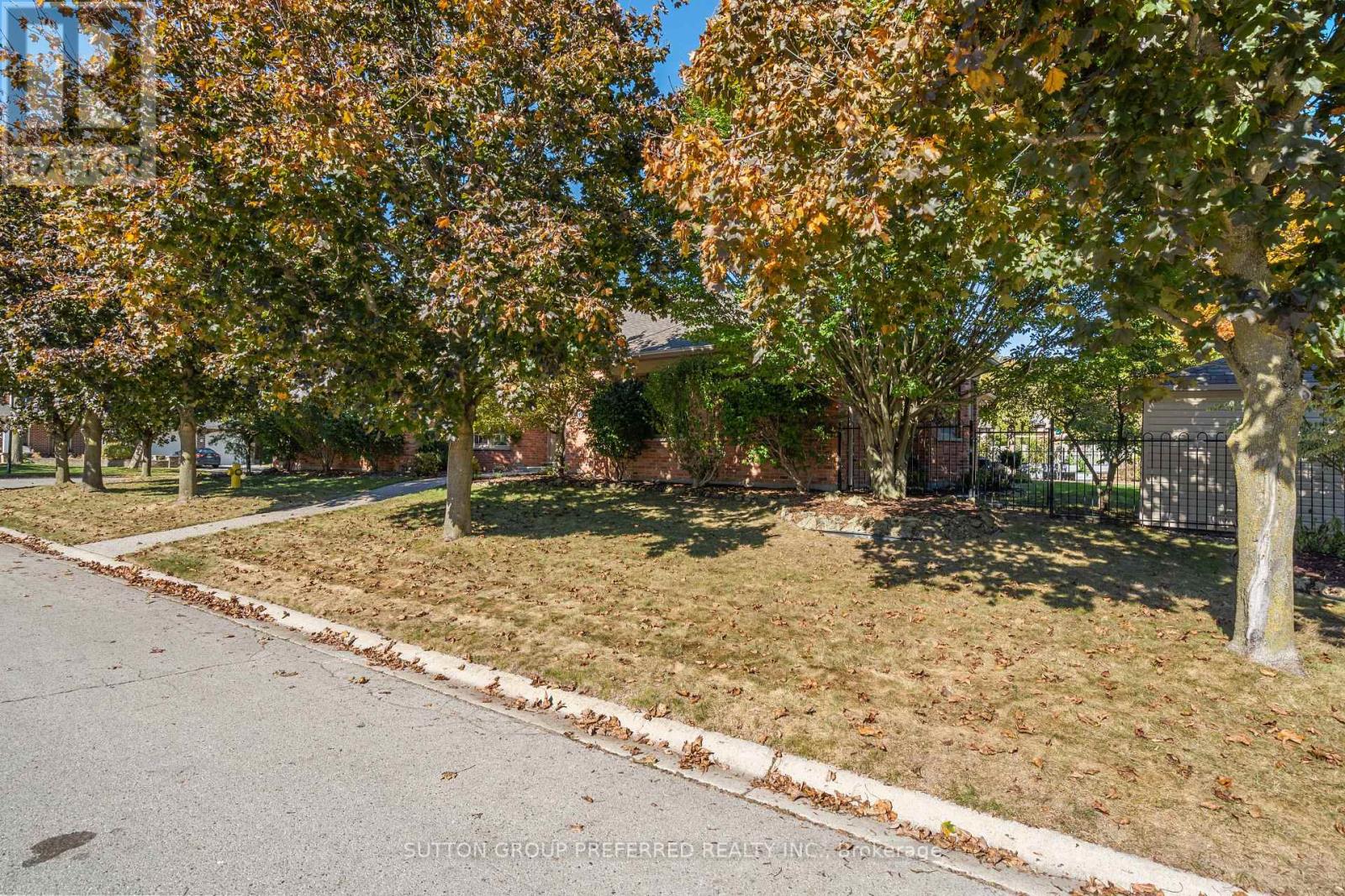 31 Havenwood Way, London North, Ontario  N6H 5B8 - Photo 44 - X12480227