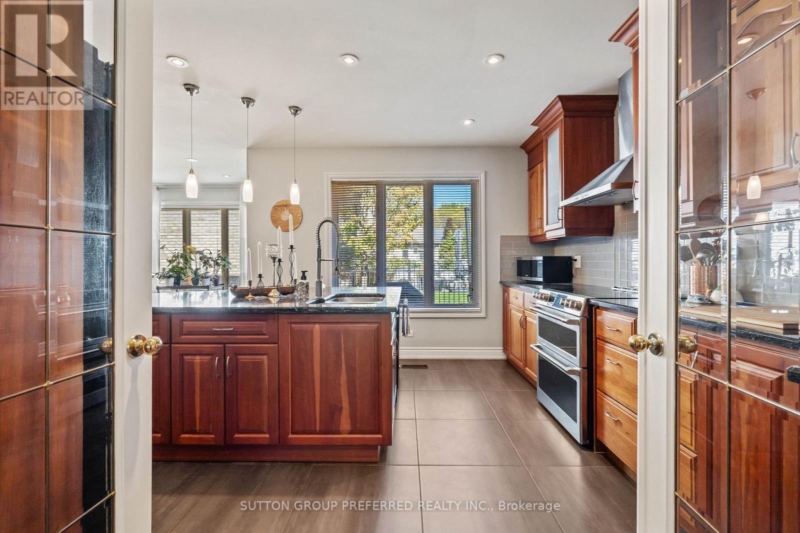 31 Havenwood Way, London North, Ontario  N6H 5B8 - Photo 8 - X12480227