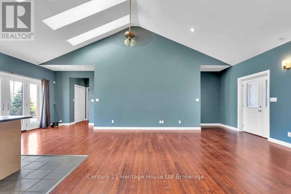 11069 Rogers Road, Malahide, Ontario  N5H 2R6 - Photo 10 - X12480210