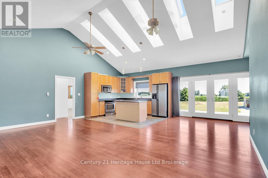 11069 Rogers Road, Malahide, Ontario  N5H 2R6 - Photo 14 - X12480210