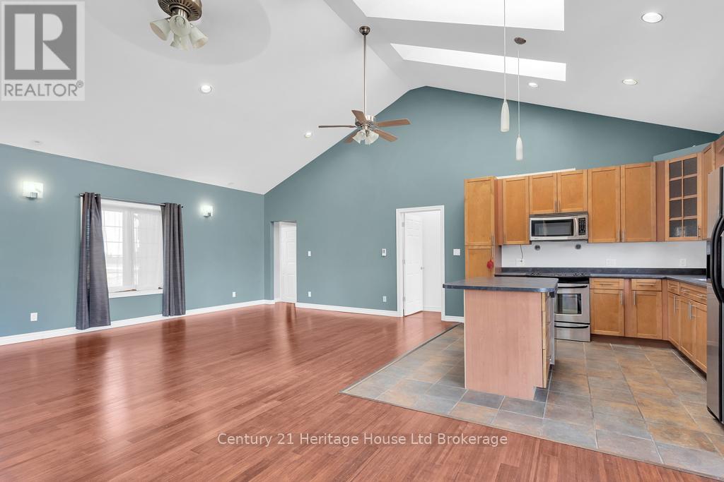 11069 Rogers Road, Malahide, Ontario  N5H 2R6 - Photo 15 - X12480210