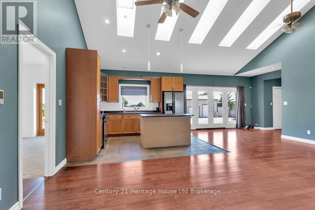11069 Rogers Road, Malahide, Ontario  N5H 2R6 - Photo 17 - X12480210