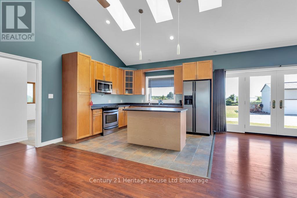 11069 Rogers Road, Malahide, Ontario  N5H 2R6 - Photo 4 - X12480210
